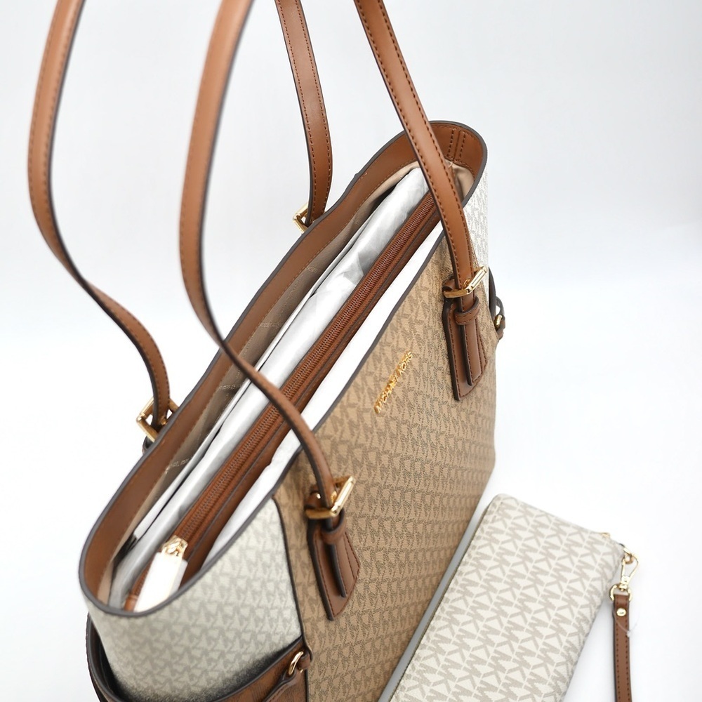 🍓NWT Michael Kors Voyager Set - Picture 3 of 9